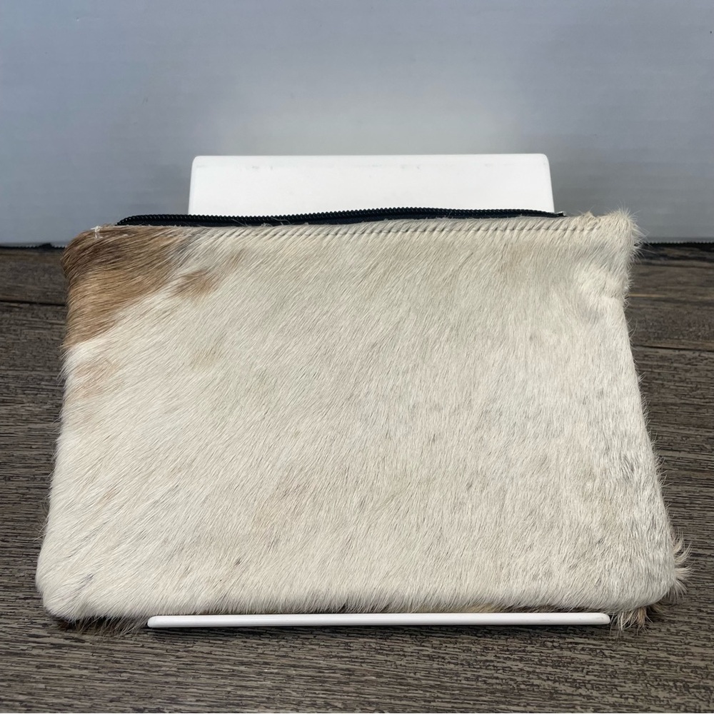 Farmhouse Frocks Fur Pouch.zip closure.genuine cowhide. Pre-owned. Worn area. - Picture 3 of 7